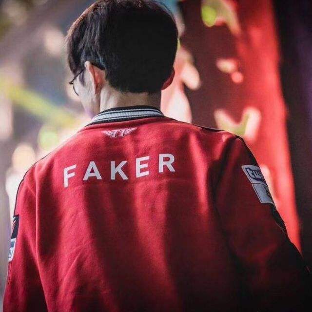 rookie 拯救了这个家庭！元神沙皇棋距离 Invictus Gaming 的好局仅一步之遥，夺回了一座城市